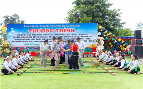 Người Mường ở vùng đất cực Bắc Tây Nguyên vui Tết độc lập