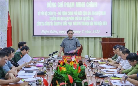 Thủ tướng: Làm mọi cách nhanh nhất có thể ổn định đời sống người dân vùng lũ