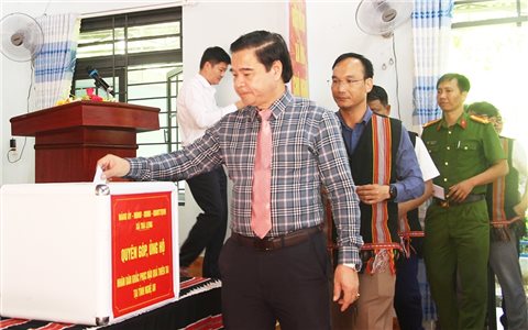 Trà Leng vận động ủng hộ khắc phục thiên tai