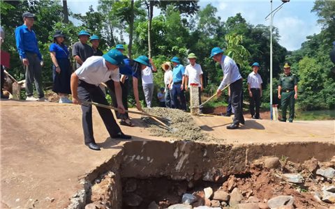 Khởi công cầu vượt lũ ngầm tràn Cà Roòng