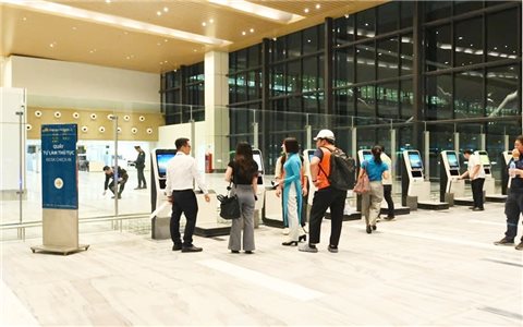 Ứng dụng bằng VNeID và sinh trắc học trong quy trình thủ tục hàng không từ tháng 12/2025
