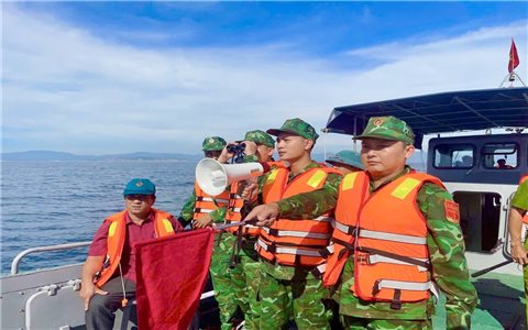 Xã đảo Nhơn Châu tuyên truyền về biển, đảo và chống khai thác IUU cho ngư dân