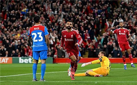 Champions League: Van Dijk tỏa sáng phút bù giờ, Liverpool hạ gục Atlético Madrid 3-2 tại Anfield