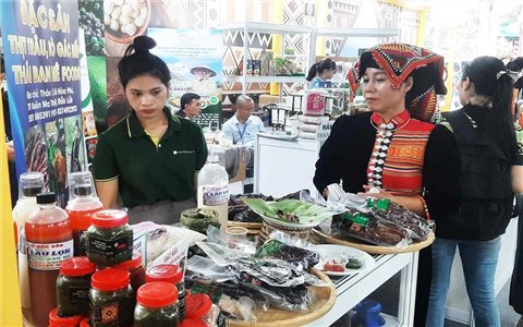 Cô gái Thái đưa hương vị Tây Bắc khởi nghiệp trên cao nguyên đất đỏ