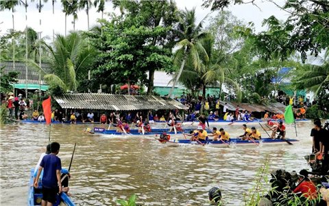 Sôi động giải bơi đua vỏ lãi ở vùng đồng bào Khmer, chào mừng 80 năm Quốc khánh
