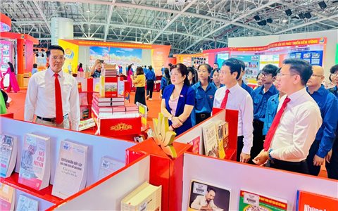 Trải nghiệm thực tế ảo tại triển lãm văn hóa chào mừng Đại hội Đảng bộ Quảng Ninh