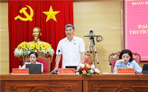 Thứ trưởng Y Vinh Tơr tiếp xúc cử tri tại Đắk Lắk