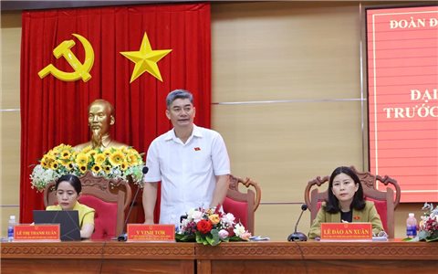 Thứ trưởng Y Vinh Tơr: Cử tri và người dân tiếp tục đồng hành, chia sẻ cùng chính quyền địa phương