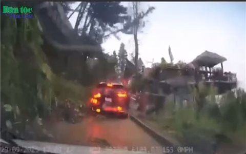 Sa Pa (Lào Cai): Ô tô bị cuốn xuống vực sâu 100m, 3 người thoát nạn thần kỳ