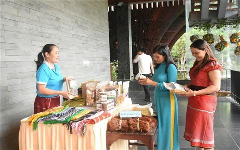 Khơi dậy tinh thần “tiên phong thay đổi” của phụ nữ DTTS từ Dự án 8