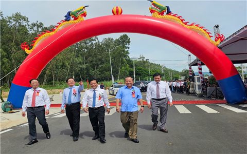Gia Lai khánh thành 2 tuyến đường gần 900 tỷ đồng