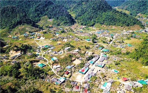 Bắt đầu năm học mới ở những bản làng ở Mường Lống mờ sương