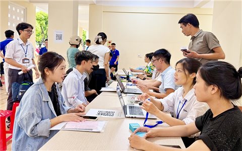 Hàng nghìn học sinh vùng DTTS Lào Cai đăng ký học nghề