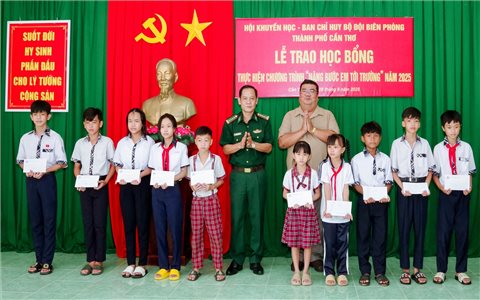 Trao 200 suất học bổng cho học sinh khu vực biên giới biển TP. Cần Thơ