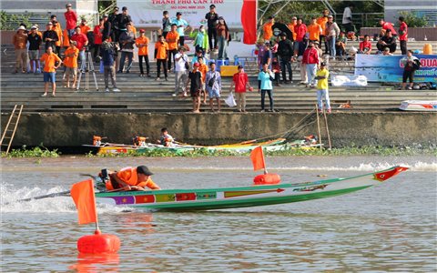 Sôi động giải thể thao miền sông nước Cần Thơ