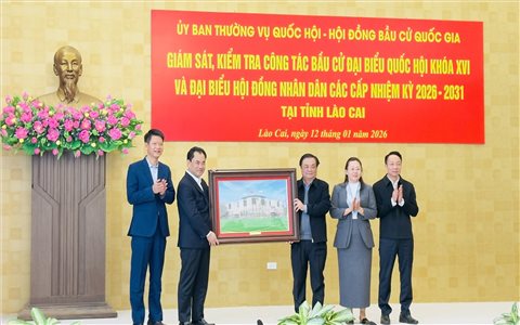 Phó Chủ tịch Quốc hội Lê Minh Hoan kiểm tra công tác chuẩn bị bầu cử tại Lào Cai