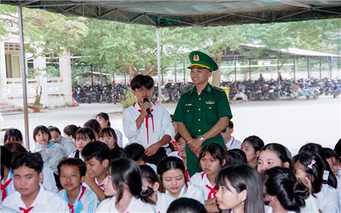 Giúp học sinh nhận biết các loại ma túy “núp bóng” xung quanh trường học