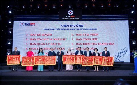 EVNNPC: Nỗ lực vượt khó, khắc phục hậu quả bão lũ, thần tốc triển khai chiến dịch xóa “vùng lõm điện - lõm sóng”