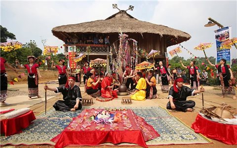 Xăng Khan đậm bản sắc văn hóa đồng bào Thái