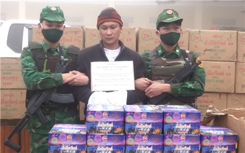 Thanh Hóa: Bắt giữ hơn 1 tấn pháo hoa nổ vận chuyển trái phép từ Lào về Việt Nam