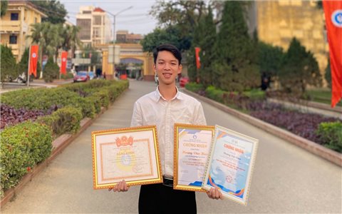Nam sinh người Nùng và cú đúp giải Nhất khoa học