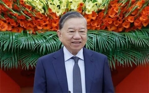 "Tiến lên! Toàn thắng ắt về ta!"