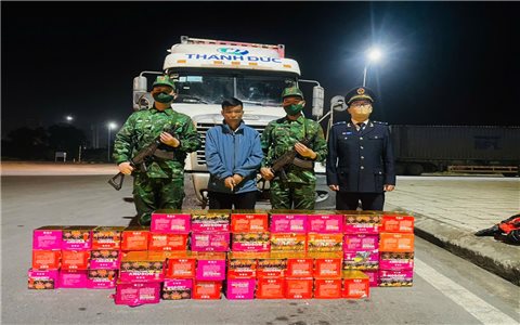 Quảng Ninh: Bắt giữ xe Container vận chuyển 165 kg pháo hoa nổ trái phép