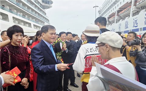 Quảng Ninh đón gần 2.000 khách quốc tế “xông đất” đầu Xuân mới Bính Ngọ