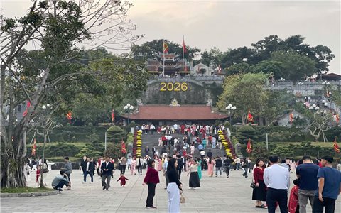 Sắc Xuân rực rỡ tại các điểm du lịch tâm linh ở Quảng Ninh