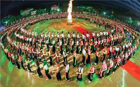 Vun bồi thế trận lòng dân, kiến tạo phát triển bao trùm