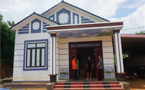 Tết này hộ nghèo ấm trong nhà mới