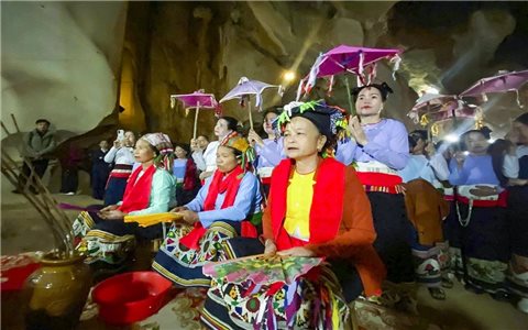 Bản anh hùng ca Nàng Han giữa đại ngàn xứ Thanh