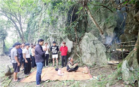 Thiêng liêng nghi lễ Lỡ Đỡ đầu năm mới của đồng bào Bru Vân Kiều