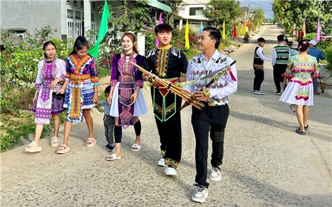 Mùa Xuân ở làng người Mông trên cao nguyên Gia Lai