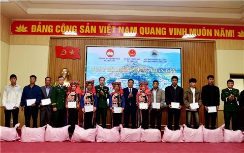 Vùng biên Lai Châu rộn rã vui hội Biên phòng