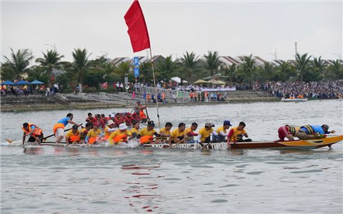 Sông Thu Bồn náo nhiệt với giải đua thuyền đầu Xuân