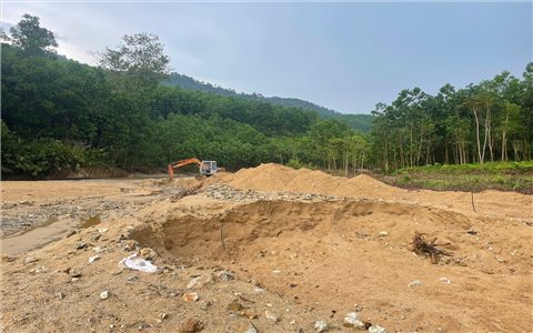 Chấn chỉnh tình trạng khai thác cát trái phép tại xã miền núi Trà Tân