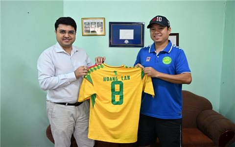 HLV Nguyễn Hoàng Lân “xuất ngoại” sang Nam Mỹ: Bước ngoặt lịch sử của bóng đá Việt Nam