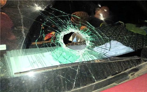 Ô tô vỡ kính hàng loạt trên cao tốc qua Quảng Trị, nghi bị ném đá