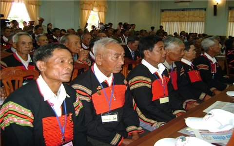 Đề xuất tiêu chí lựa chọn và chính sách với Người có uy tín trong đồng bào DTTS