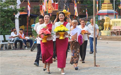 Cách con trai Khmer nuôi dưỡng đạo hiếu và gieo mầm thiện lành trong tâm hồn