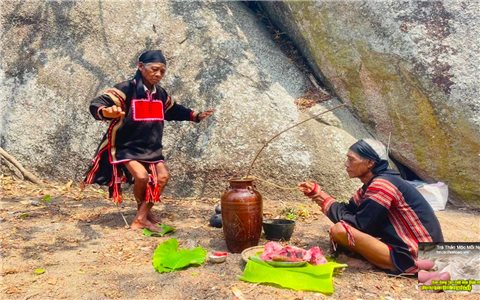 Gia Lai: Chuẩn bị tổ chức Lễ cầu mưa của Yang Pơtao Apui trên núi thần Chư Tao Yang