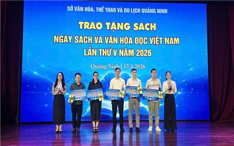 Quảng Ninh: Trao tặng sách cho 5 thư viện trường học vùng DTTS
