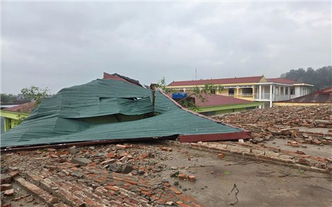 Thanh Hóa: Giông lốc kèm mưa đá bất ngờ trong đêm, nhiều tài sản hư hại