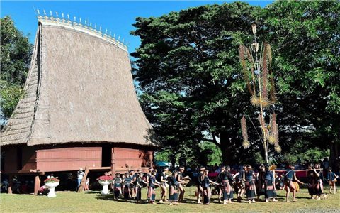 Giữ buôn làng giữa lòng phố thị