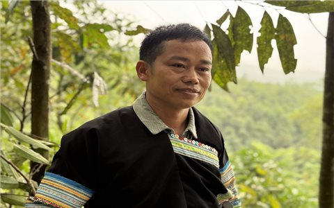 Người có uy tín Sùng A Hềnh "mở đường" đưa cây quế, Homestay về bản Mông