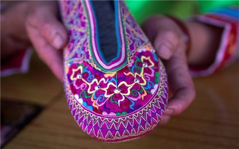 Những mũi thêu "bắt nhịp" cùng đời sống của người Xạ Phang