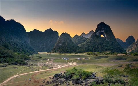 Núi Mắt Thần điểm đến thú vị ở Cao Bằng trong dịp lễ 30/4-1/5