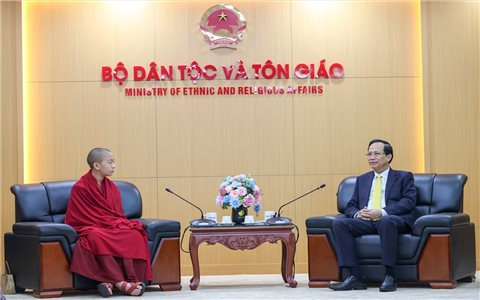 Bộ trưởng Bộ Dân tộc và Tôn giáo Đào Ngọc Dung tiếp Hoàng tôn Vairochana Rinpoche