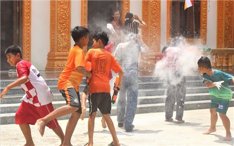 Cấm chơi trét bột, chọi bột, tạt nước trong Tết Chôl Chnăm Thmây ở các chùa Khmer tại Cần Thơ